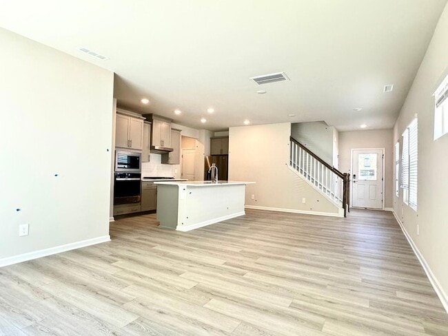 Photo - 433 Squirrel Oaks Ln