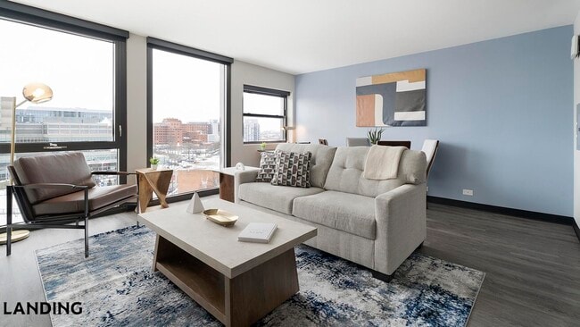 Building Photo - 1922 W Ogden Ave Unit 909