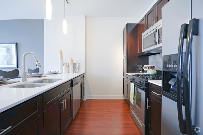 1 BR, 1 BA - Kitchen - 1225 Old Town