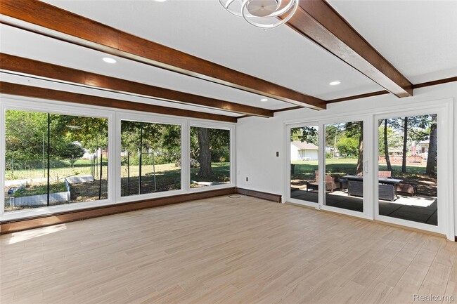 Photo - 3765 Ruthland Rd