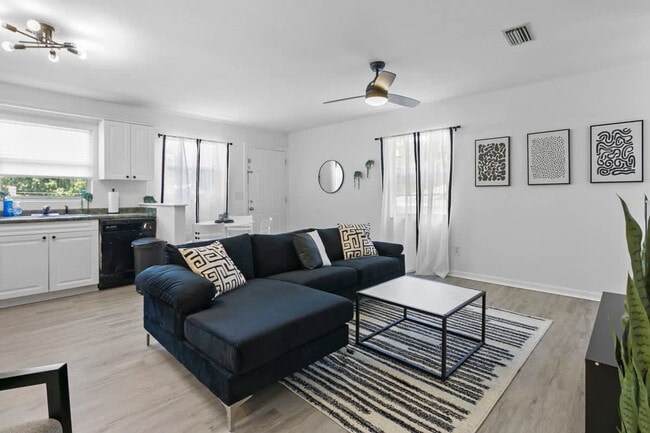 Building Photo - 2401 Gordon St Unit ID1271941P