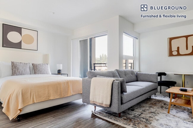 Building Photo - 4609 Union Bay Pl NE Unit FL3-ID920