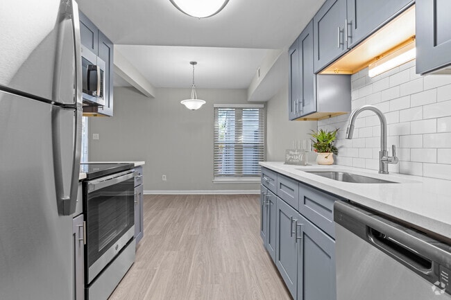 3 BR Townhome - Baypointe Crossing Apartments