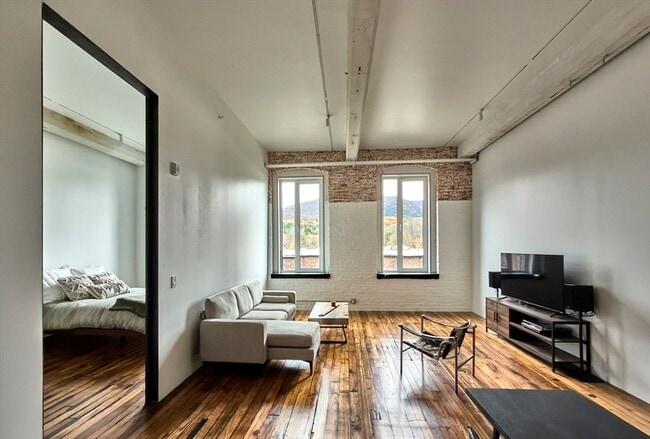 Building Photo - 520 State Rd Unit 205