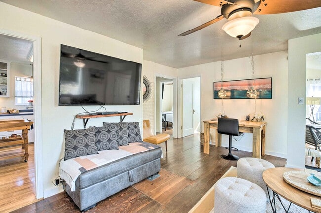 Photo - 5010 K Pl Unit SI ID1385819P