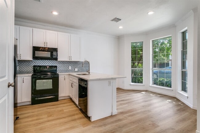 Photo - 1013 Rodin Ln