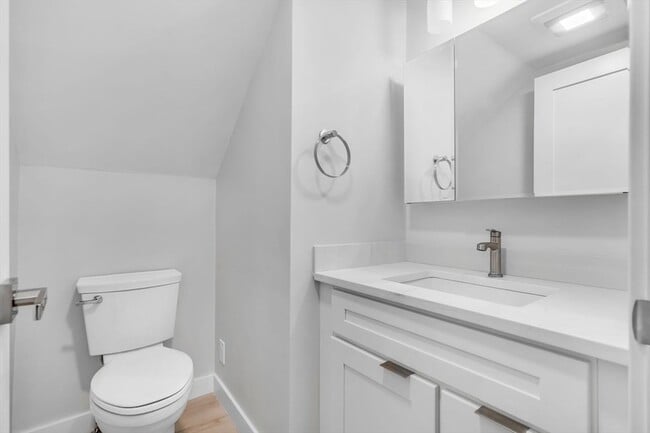 Photo - 74 Ruthven St Unit 1