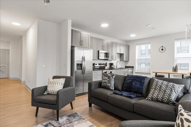 Building Photo - 2039 Woodburn Ave Unit ID1364149P