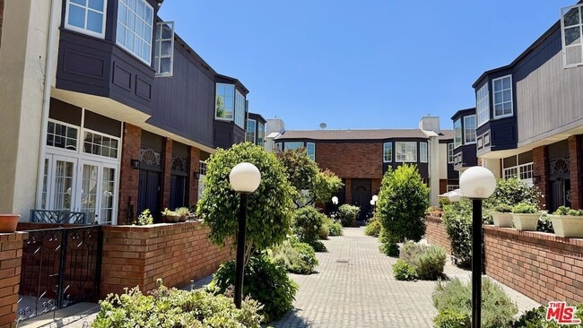 Photo - 5420 Lindley Ave