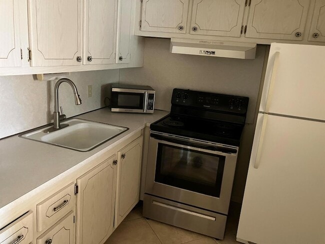 Photo - 100 Ventnor E Unit 100