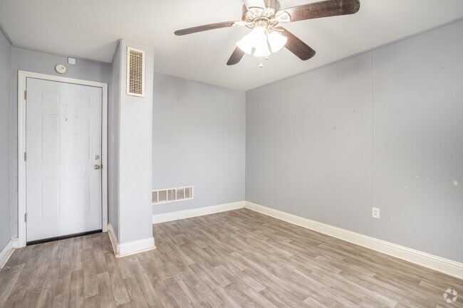 1BR, 1BA - 470SF - Living Room - Uptown Apartments