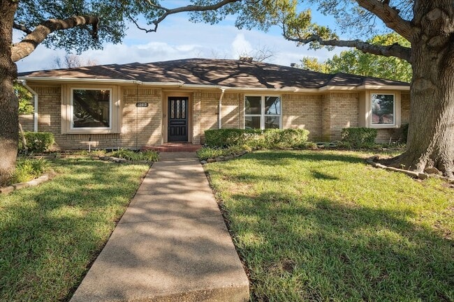 Building Photo - 12612 Whispering Hills Dr