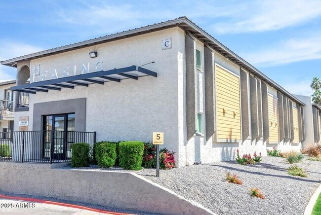 Building Photo - 2936 E Indian School Rd Unit 1