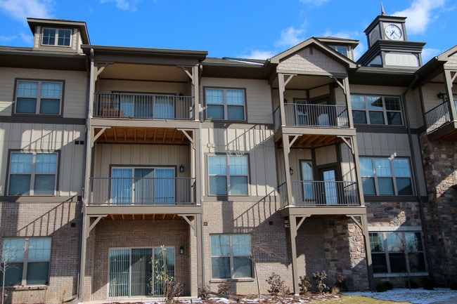 Building Photo - The Seasons of Carmel