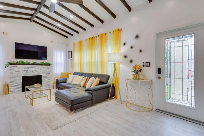 Building Photo - 774 NW 49th St Unit ID1307509P