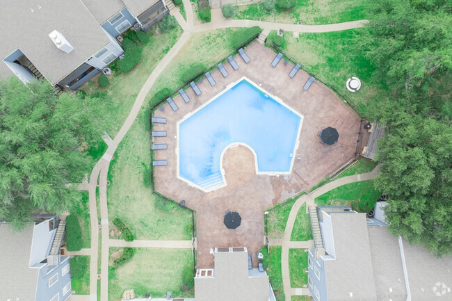 Swimming Pool - Indian Run Apartments