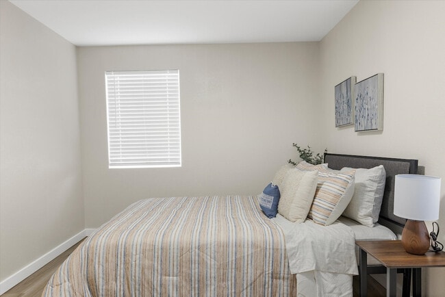 Photo - 2410 W Bruneau Pl Unit SI ID1491657P