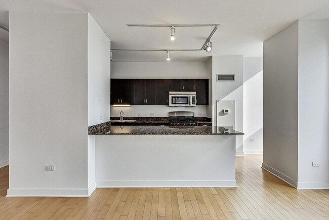 Photo - 8 E Randolph St Unit 1004