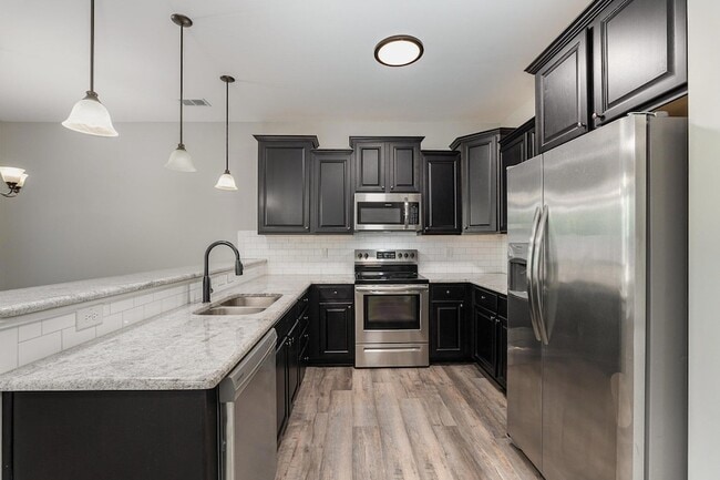 Photo - 407 E 3rd St