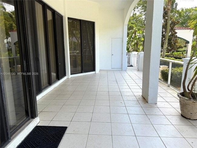 Building Photo - 3640 Yacht Club Dr Unit 104