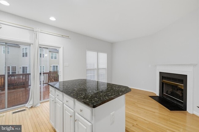 Photo - 45570 Trestle Terrace