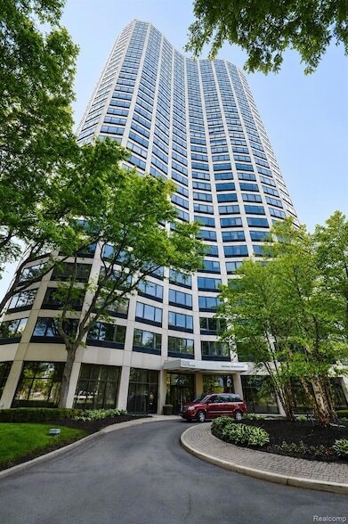 Building Photo - 5000 Town Center Unit 307