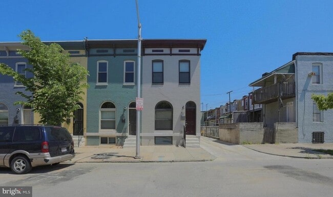 Photo - 901 N Montford Ave