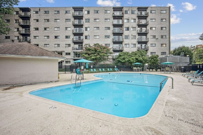 Photo - Cortland at Falls Church