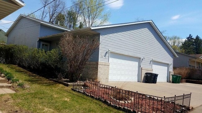 Photo - 779 9th St SE