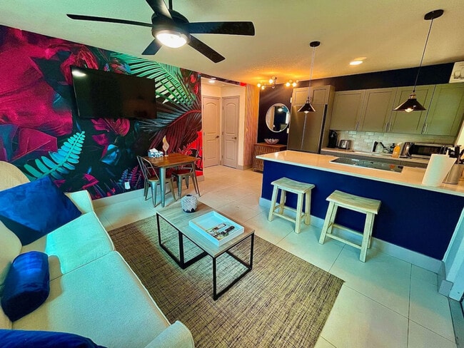 Building Photo - 618 NE 14th Ave Unit ID1369652P