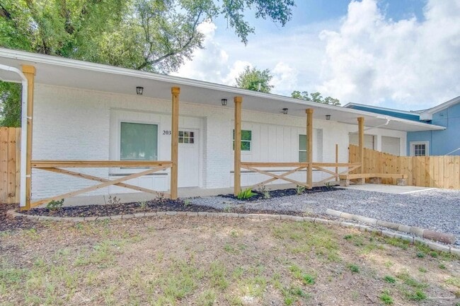 Photo - 203 S L St