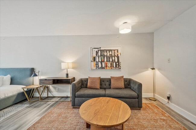 Building Photo - 1111 30th St NW Unit SI ID1562793P
