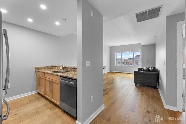 Building Photo - 20 Livingston Ave