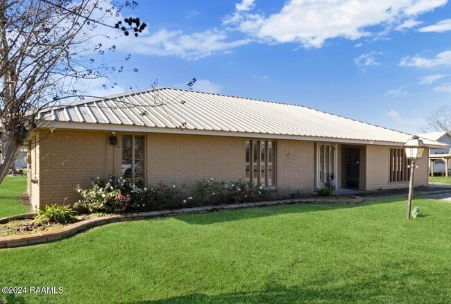 Photo - 616 E Broussard Rd