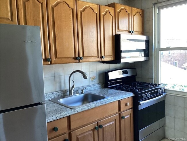 Photo - 61-24 169th St