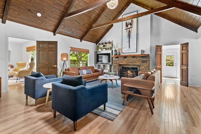 Photo - 103 SW E St Unit ID1221849P