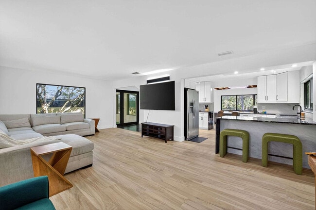 Photo - 511 S Riverhills Dr Unit ID1339228P