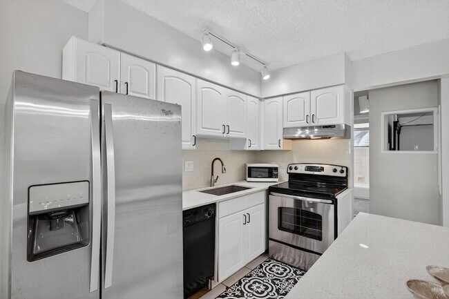 Photo - 2624 NE 30th Pl Unit 4