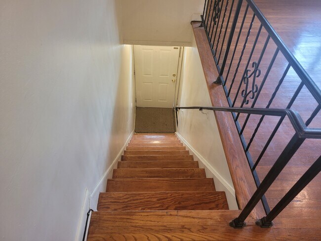 Photo - 118 East 24th St Apartments