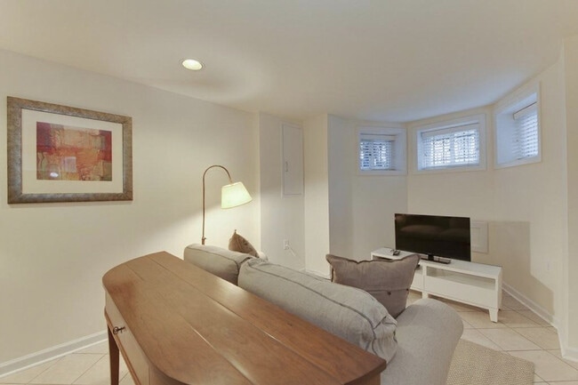 Building Photo - 1531 S St NW Unit SI ID682P