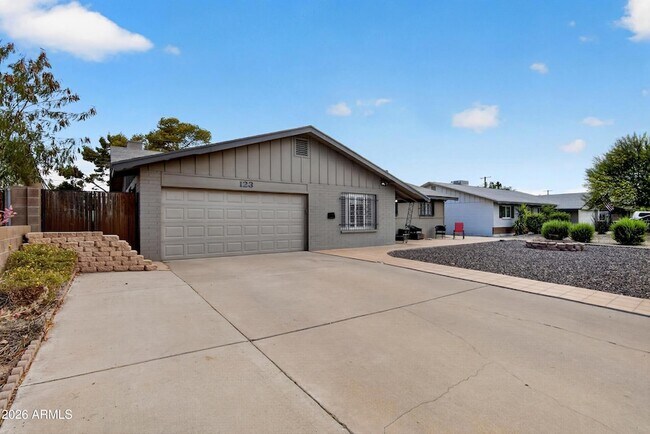 Photo - 123 E Erie Dr