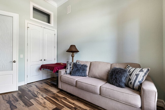 Building Photo - 4470 Northshore Dr Unit ID1029765P