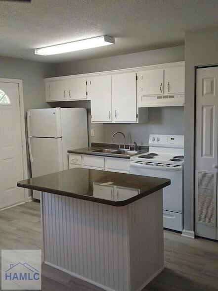 Photo - 131 Rolland St