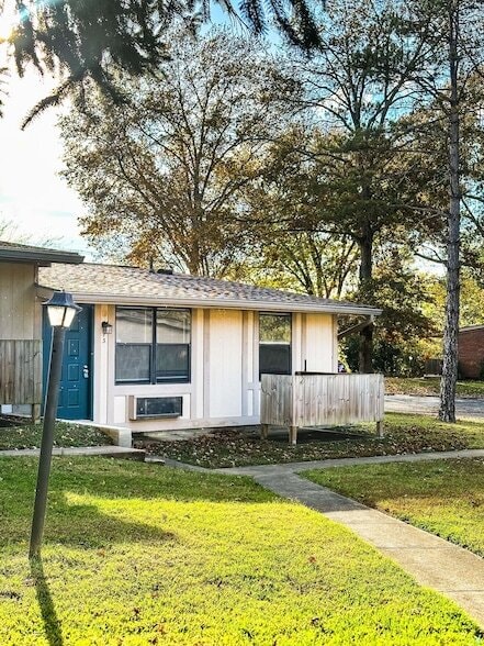 Building Photo - 2421 Madison St Unit 13