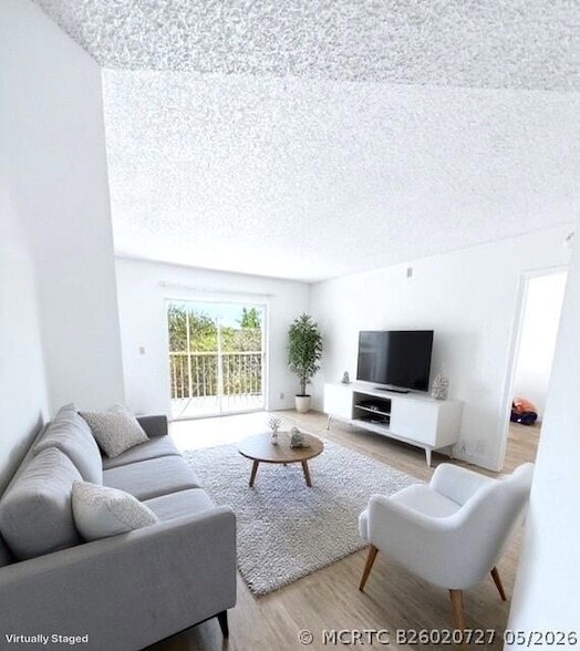 Building Photo - 1516 SE Royal Green Cir Unit 202