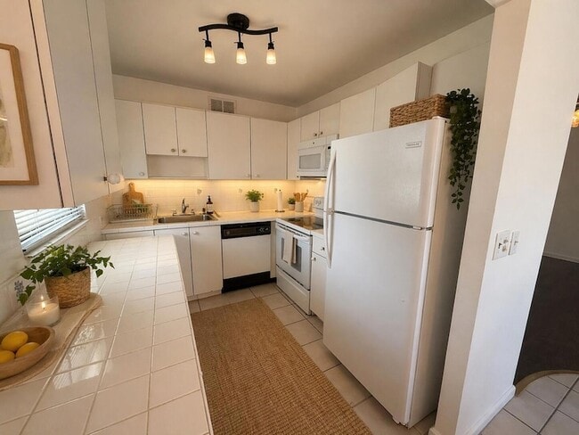 Building Photo - 516 Saxony Dr