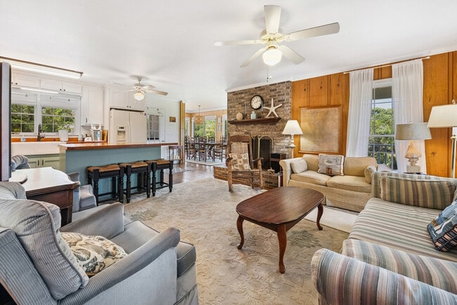 Building Photo - 256 Pioneer Loop Unit ID1253777P