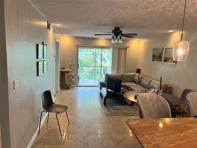 Photo - 1400 NE 57th St Unit 302
