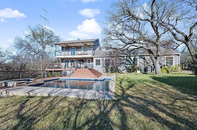 Photo - 2100 Daisy Ln