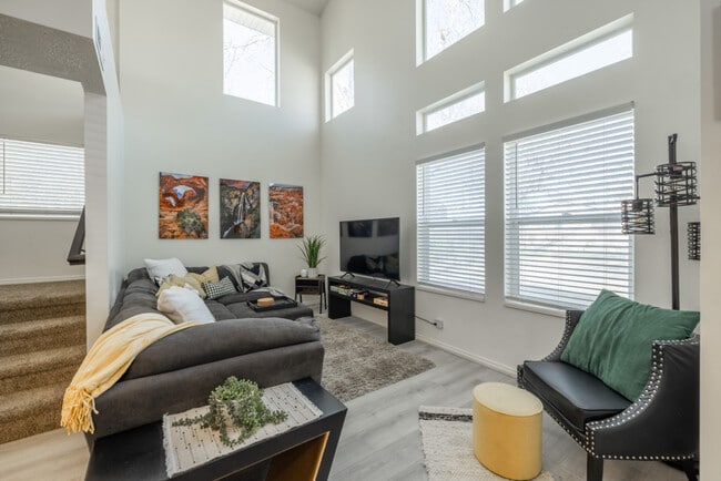 Photo - 924 Lowell Ave S Unit SI ID1249884P